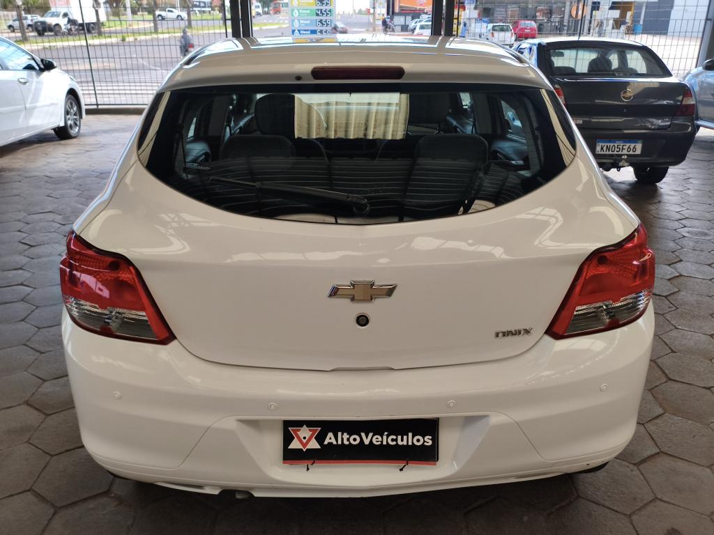 CHEVROLET Onix Hatch - Foto