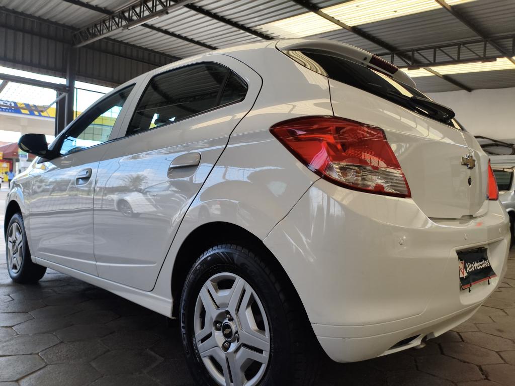 CHEVROLET Onix Hatch - Foto