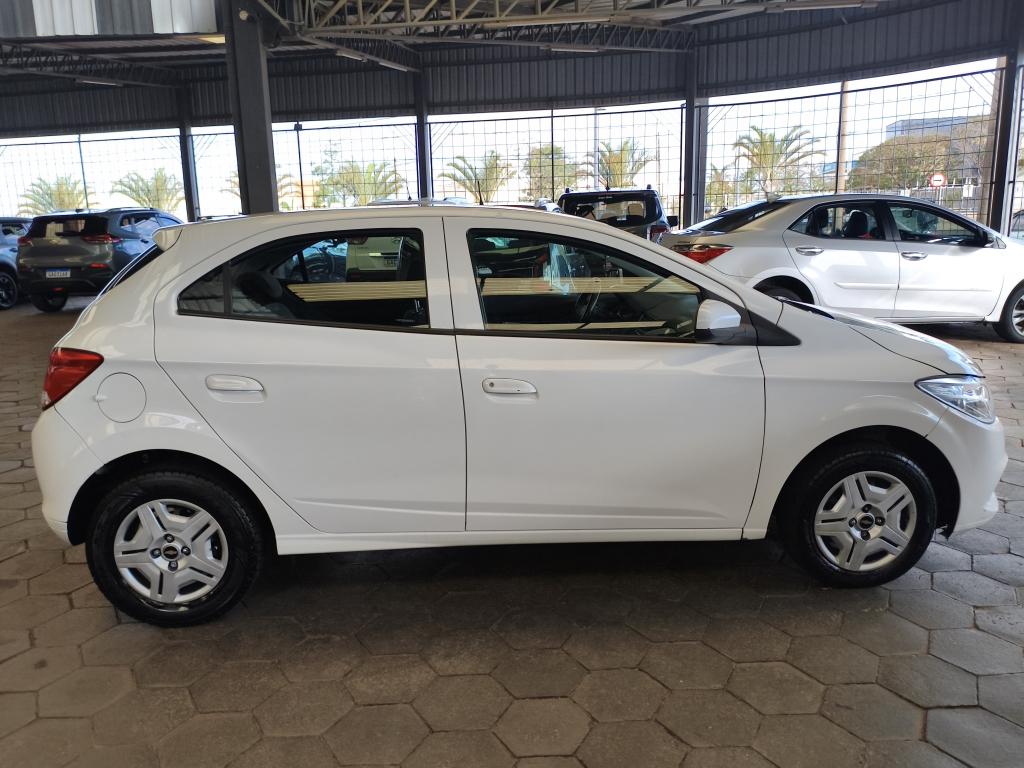 CHEVROLET Onix Hatch - Foto