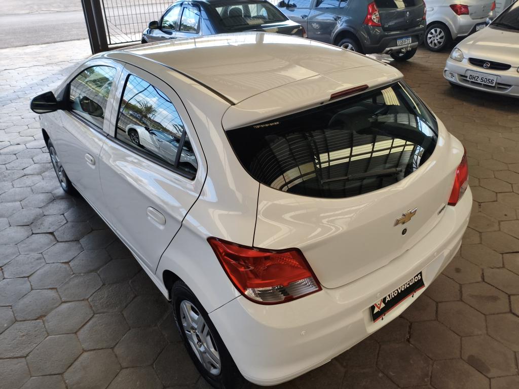 CHEVROLET Onix Hatch - Foto