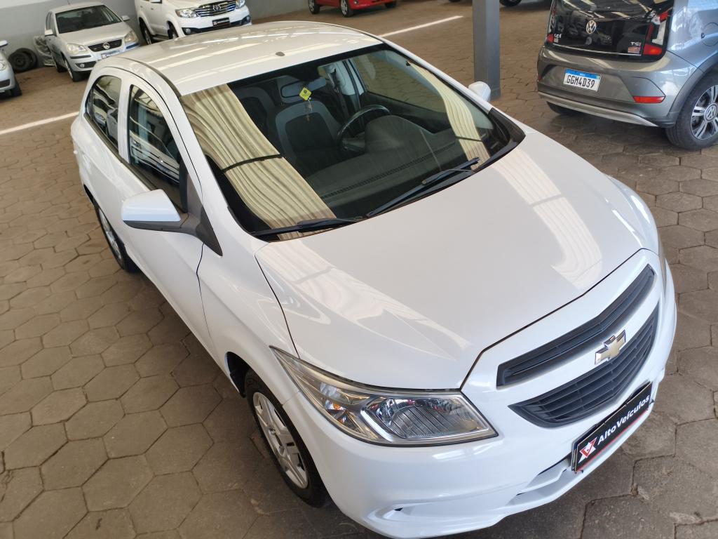 CHEVROLET Onix Hatch - Foto