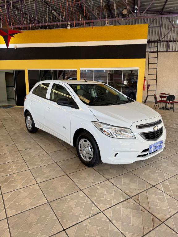 CHEVROLET Onix Hatch - Foto