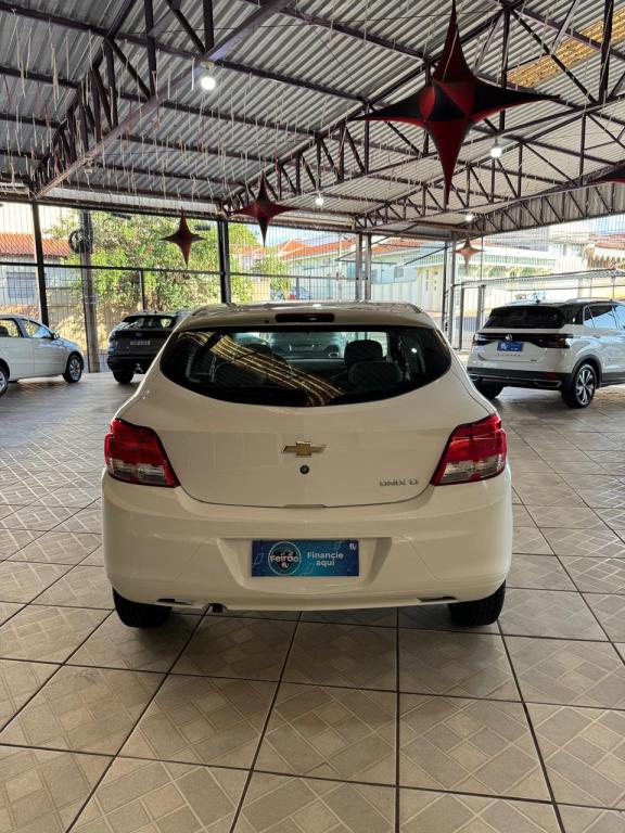 CHEVROLET Onix Hatch - Foto