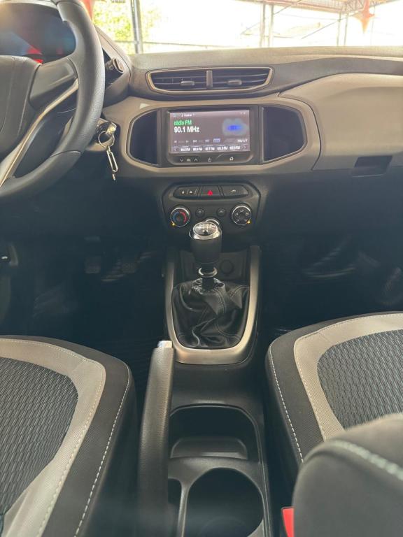 CHEVROLET Onix Hatch - Foto