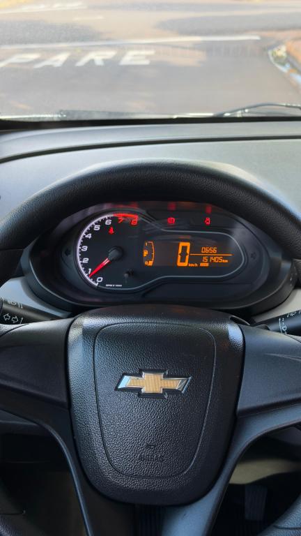 CHEVROLET Onix Hatch - Foto