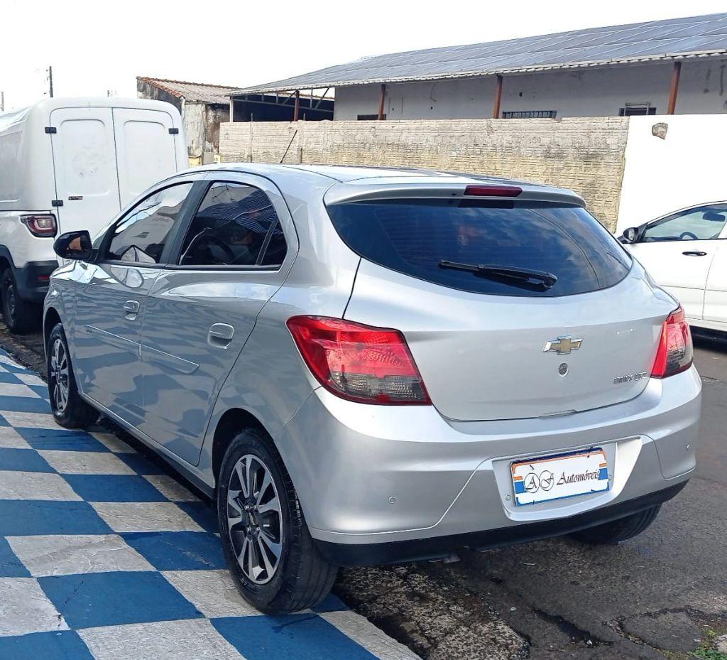 CHEVROLET Onix Hatch - Foto