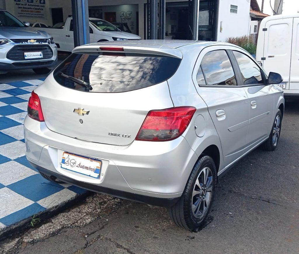 CHEVROLET Onix Hatch - Foto