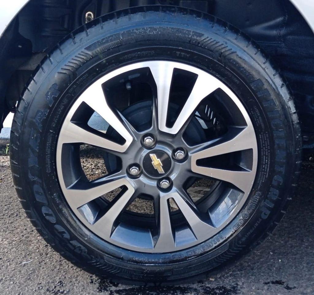 CHEVROLET Onix Hatch - Foto