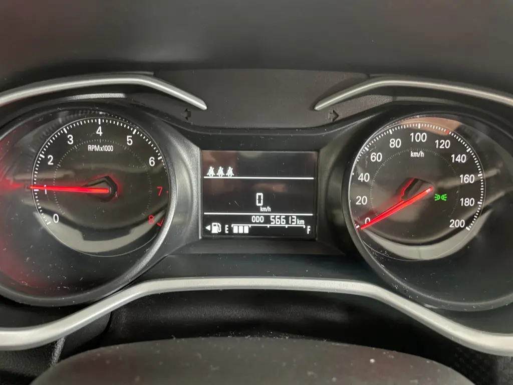 CHEVROLET Onix Hatch - Foto