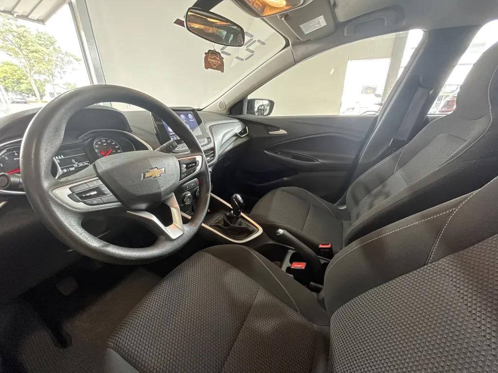 CHEVROLET Onix Hatch - Foto