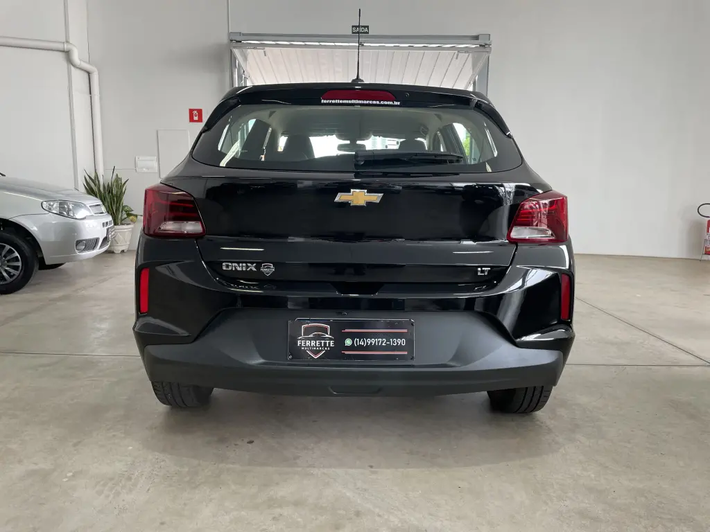 CHEVROLET Onix Hatch - Foto
