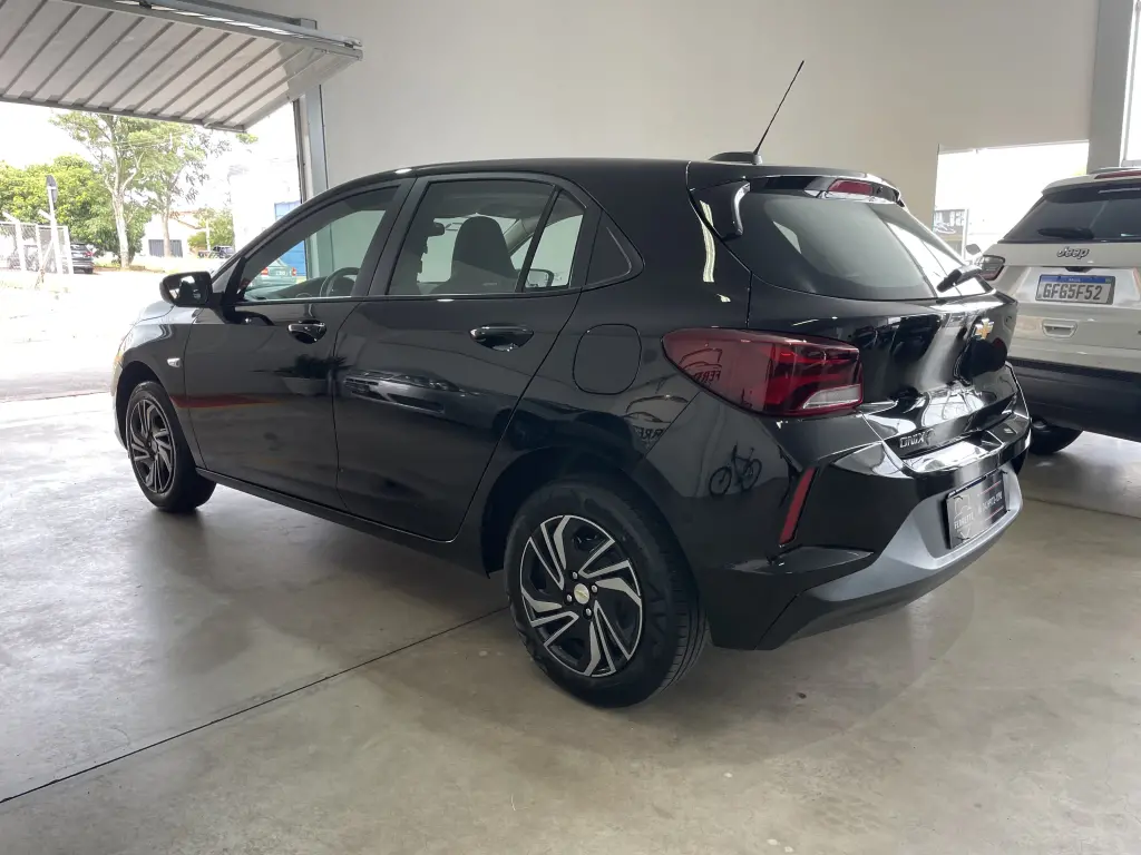 CHEVROLET Onix Hatch - Foto