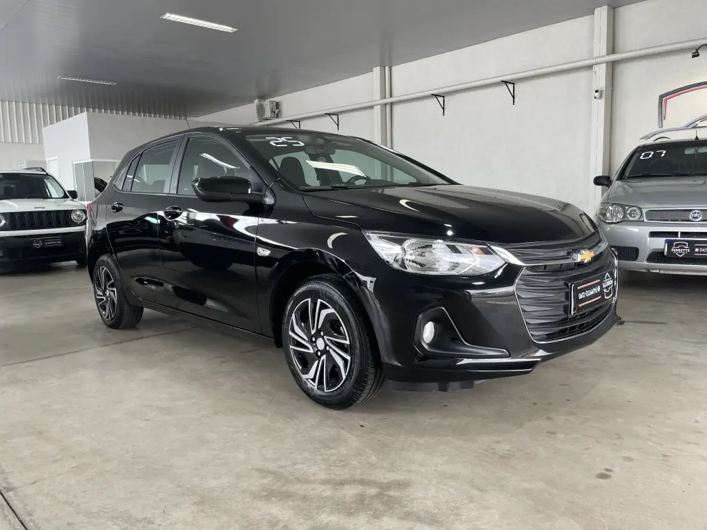 CHEVROLET Onix Hatch - Foto