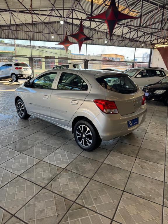 CHEVROLET Onix Hatch - Foto