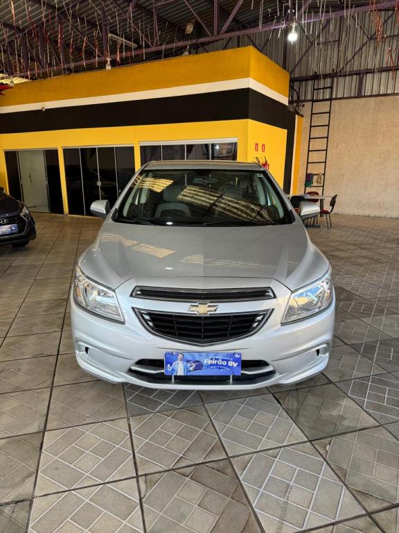 CHEVROLET Onix Hatch - Foto