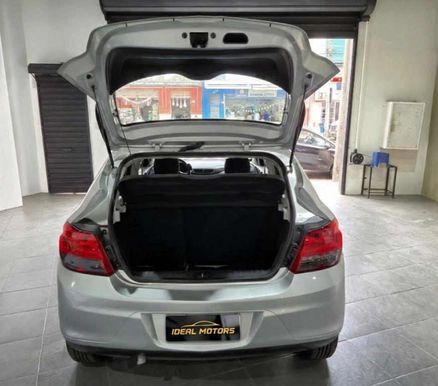 CHEVROLET Onix Hatch - Foto