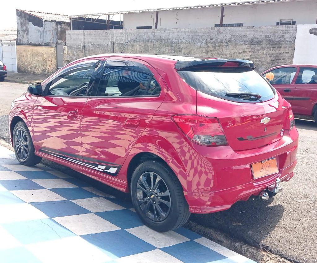 CHEVROLET Onix Hatch - Foto