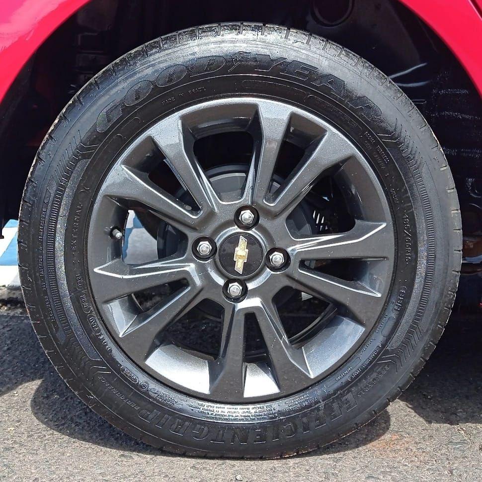 CHEVROLET Onix Hatch - Foto