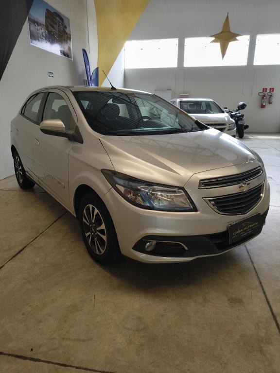 CHEVROLET Onix Hatch - Foto
