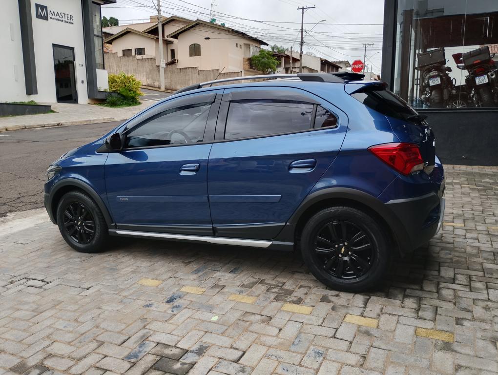 CHEVROLET Onix Hatch - Foto