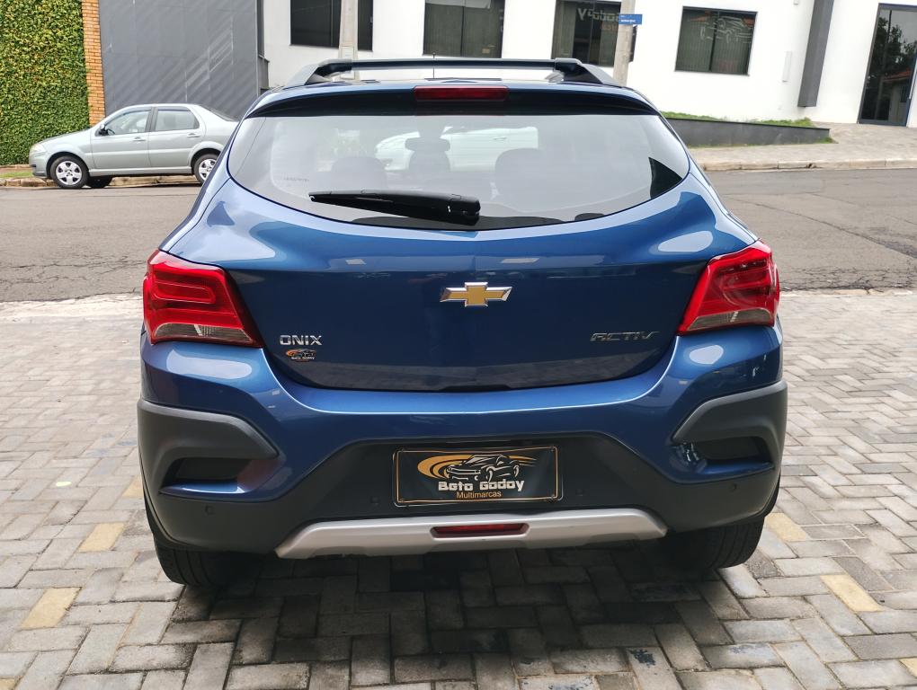 CHEVROLET Onix Hatch - Foto