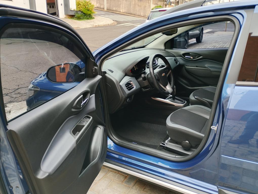 CHEVROLET Onix Hatch - Foto