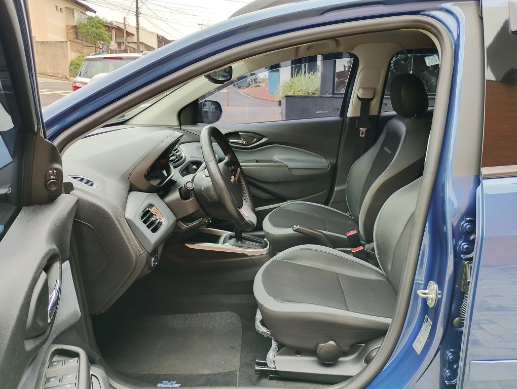 CHEVROLET Onix Hatch - Foto