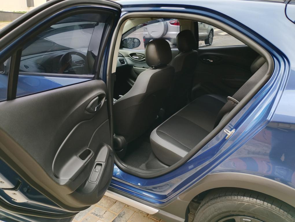 CHEVROLET Onix Hatch - Foto