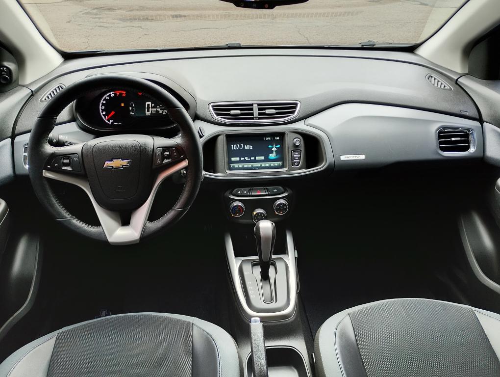 CHEVROLET Onix Hatch - Foto