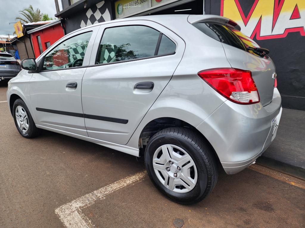 CHEVROLET Onix Hatch - Foto