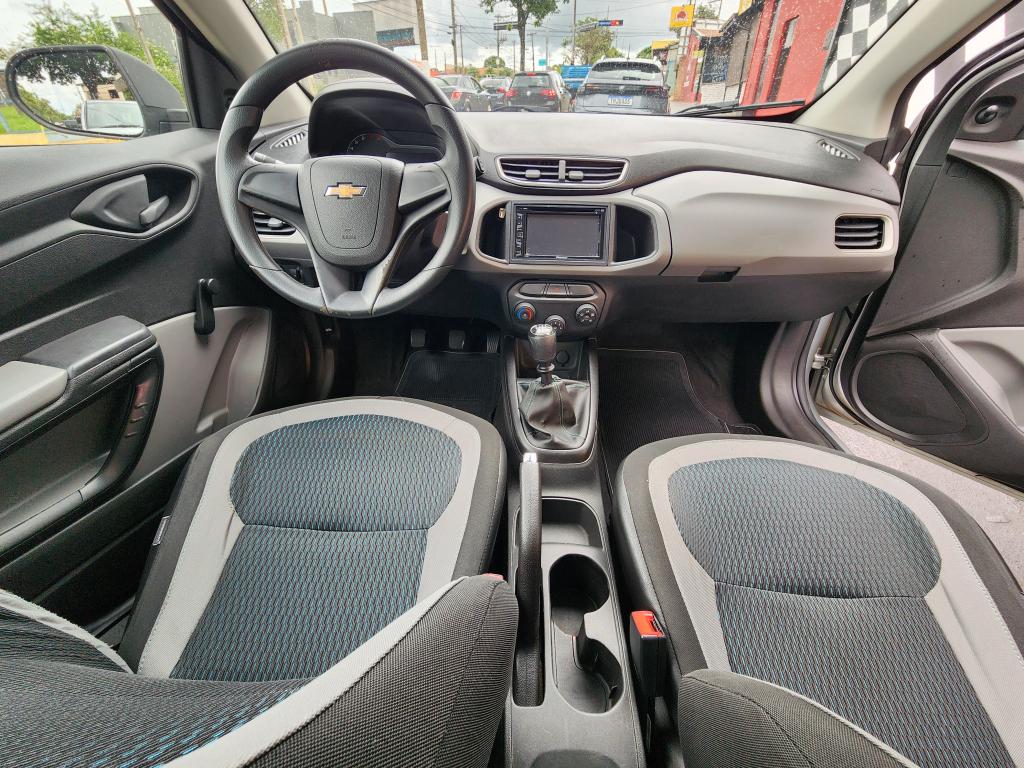 CHEVROLET Onix Hatch - Foto