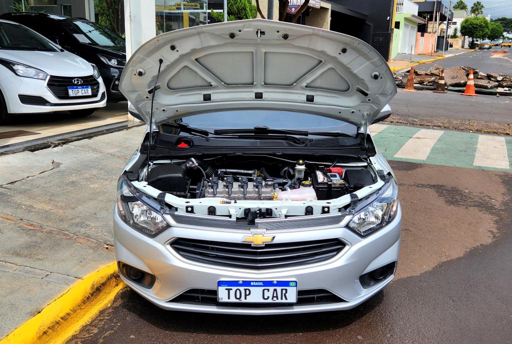 CHEVROLET Onix Hatch - Foto