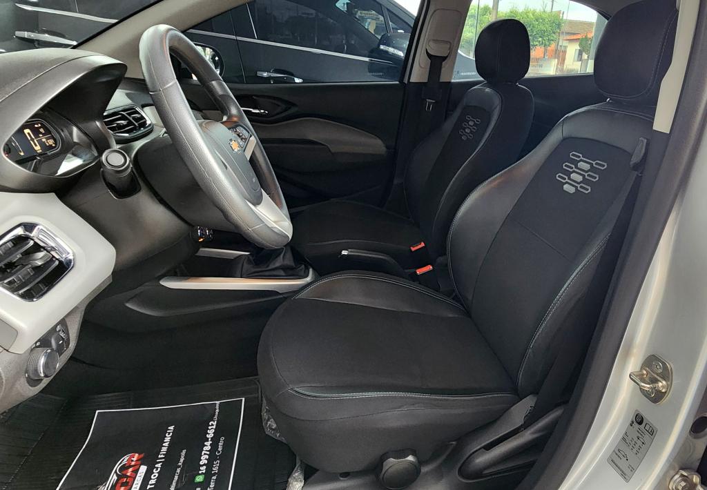 CHEVROLET Onix Hatch - Foto