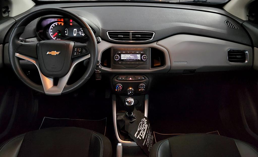 CHEVROLET Onix Hatch - Foto