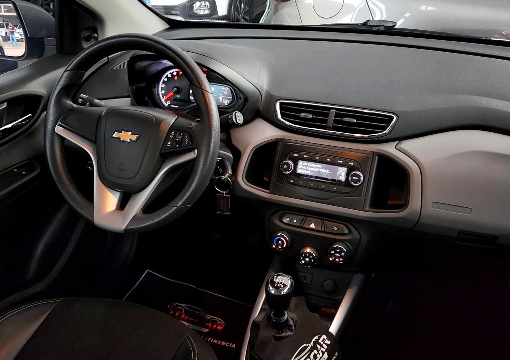 CHEVROLET Onix Hatch - Foto