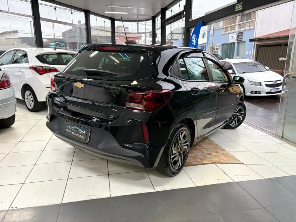 CHEVROLET Onix Hatch - Foto