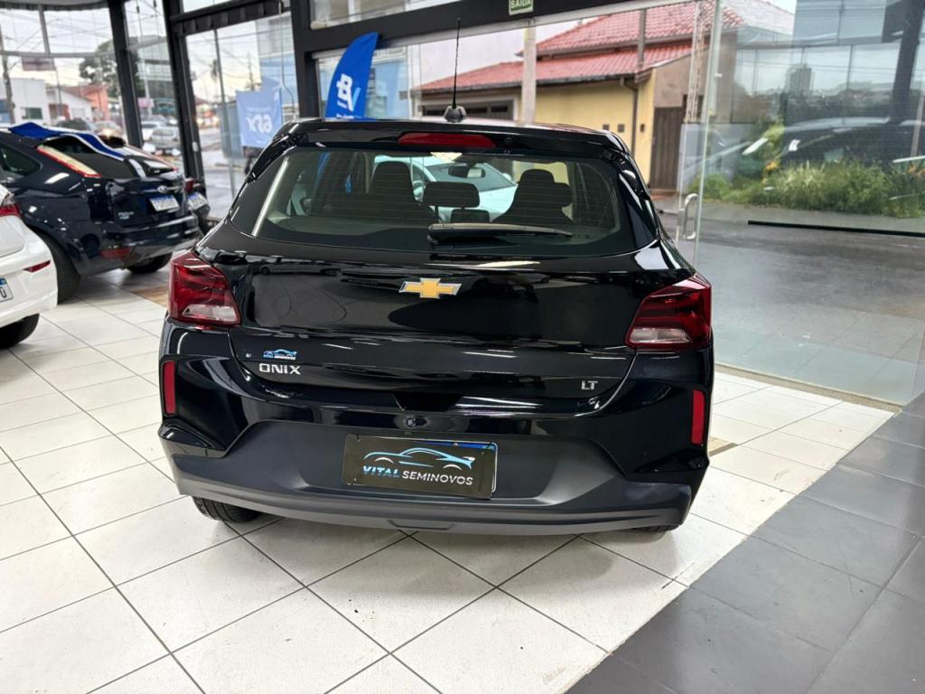 CHEVROLET Onix Hatch - Foto