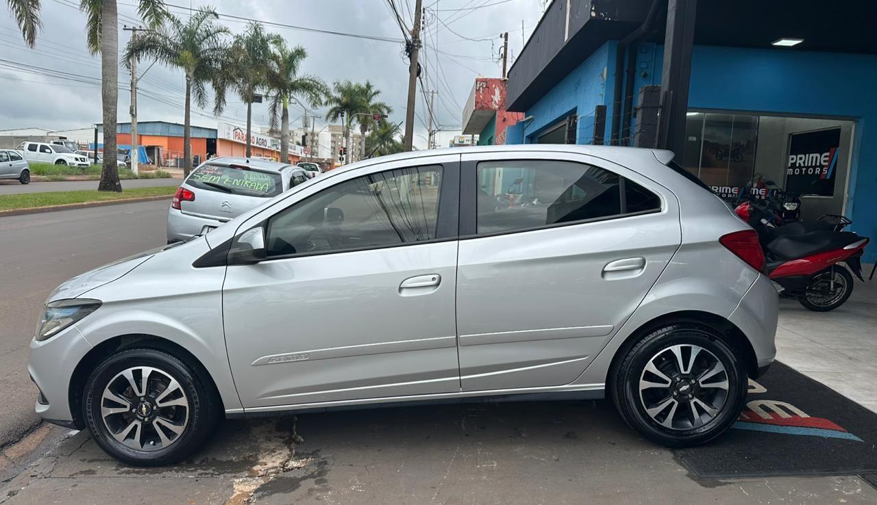CHEVROLET Onix Hatch - Foto