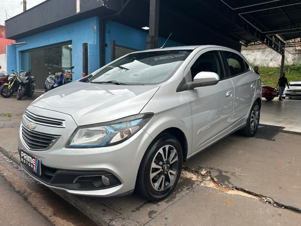 CHEVROLET Onix Hatch - Foto