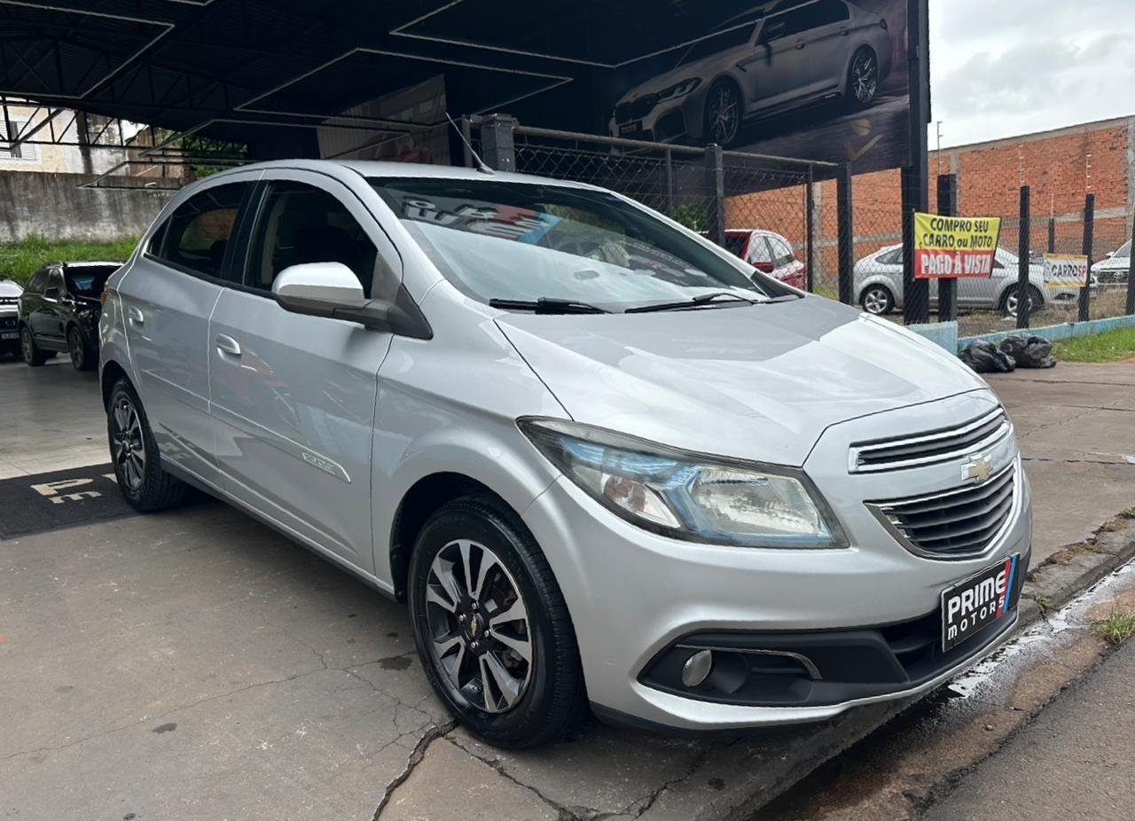 CHEVROLET Onix Hatch - Foto