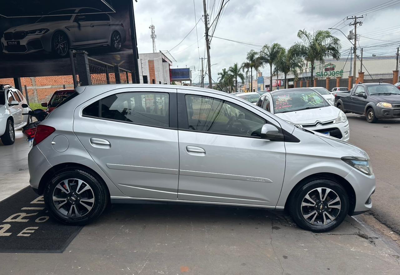 CHEVROLET Onix Hatch - Foto