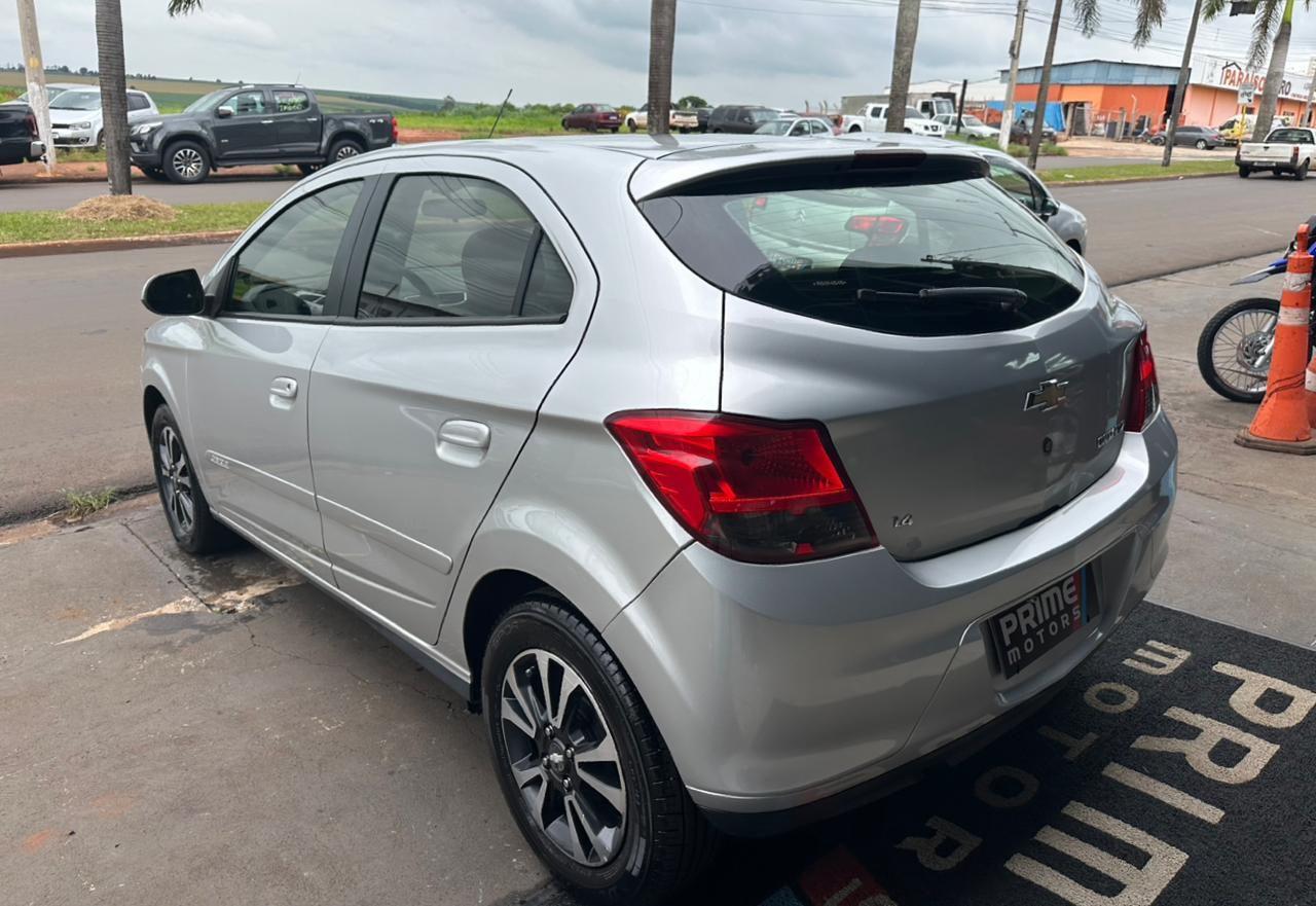 CHEVROLET Onix Hatch - Foto