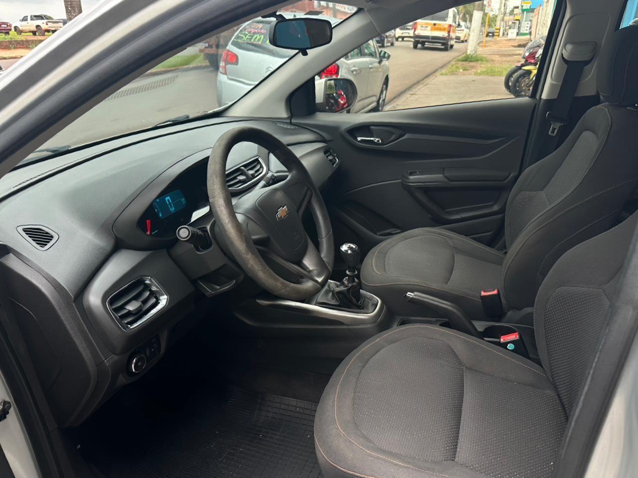 CHEVROLET Onix Hatch - Foto