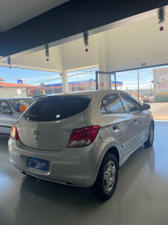 CHEVROLET Onix Hatch - Foto