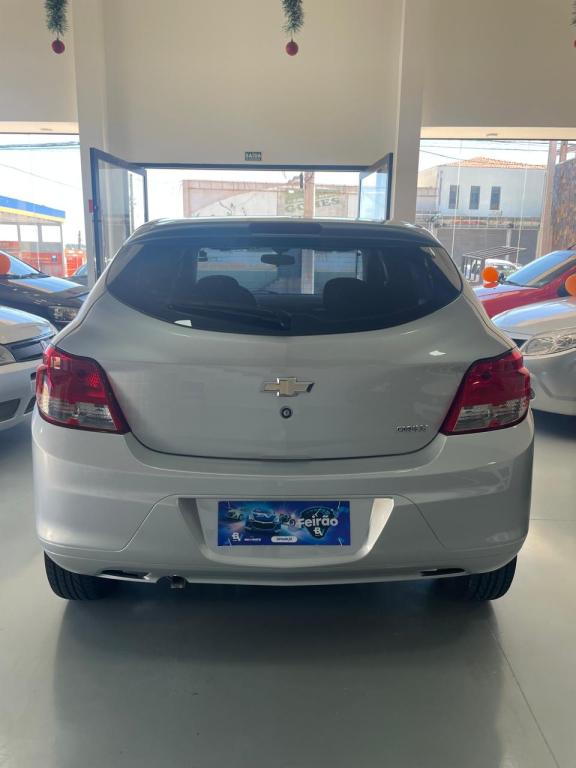 CHEVROLET Onix Hatch - Foto