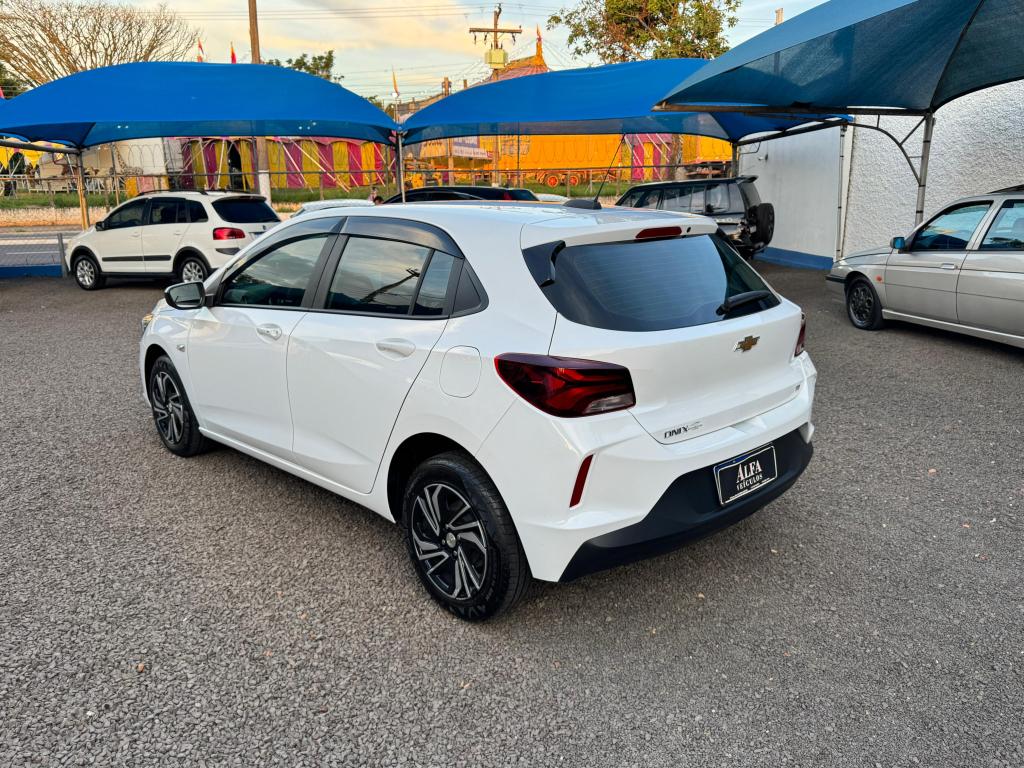 CHEVROLET Onix Hatch - Foto