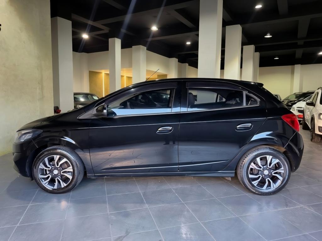 CHEVROLET Onix Hatch - Foto