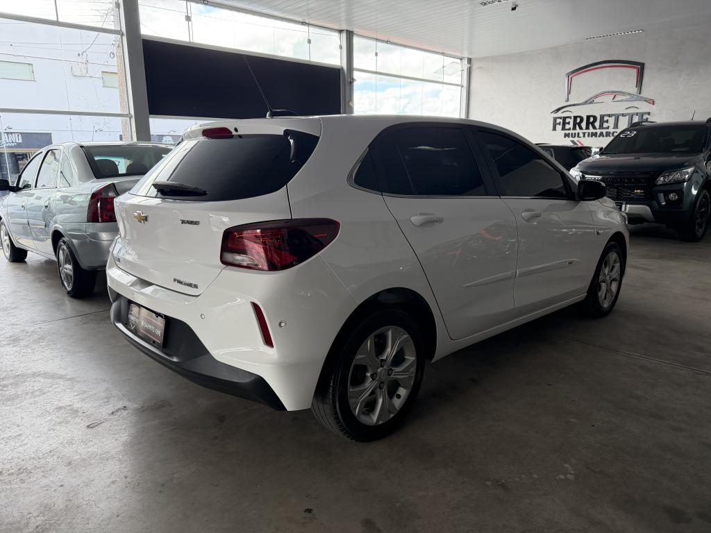 CHEVROLET Onix Hatch - Foto