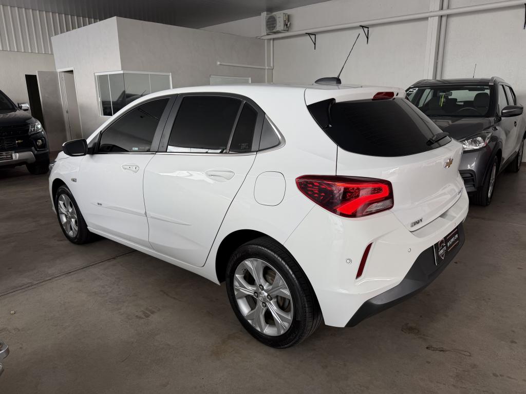 CHEVROLET Onix Hatch - Foto
