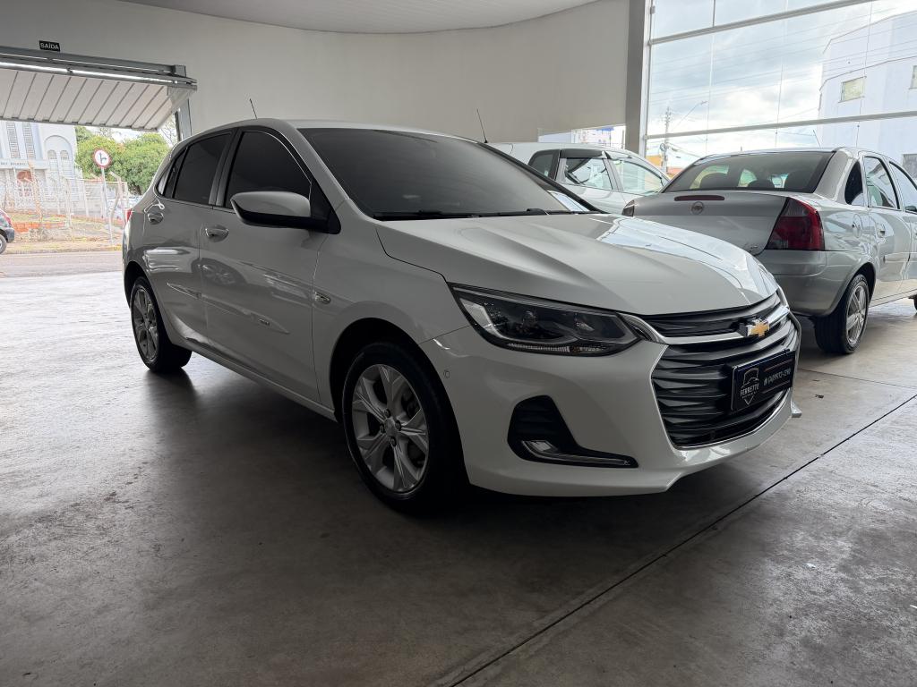 CHEVROLET Onix Hatch - Foto